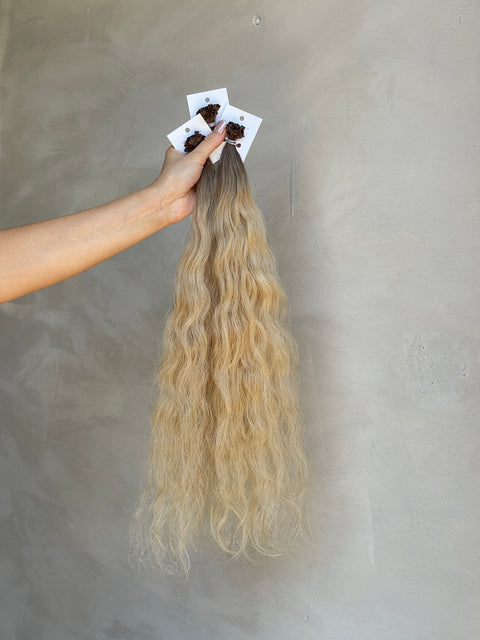 Invisible keratin bond extensions – natural, seamless finish curly